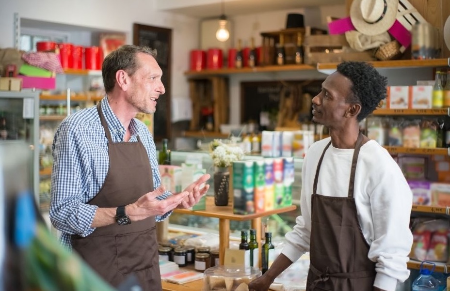 Manager and employee disagree in a retail store.